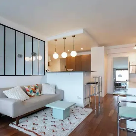 公寓 Renove Avec Ascenseur Et Balcon 14 *